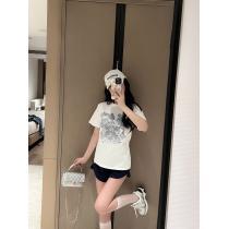 DIOR半袖Tシャツ23AWの最新アイテム夏らしい品格が漂う偽物 ブランド ショップ