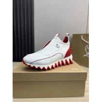 Christian Louboutin偽 ブランド スニーカー大人の色気を印象にお洒落スタイル