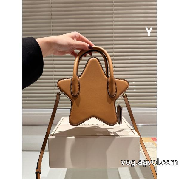 COACH雑誌掲載新作限定華やかキュートブランド アクセサリー 激安バッグ