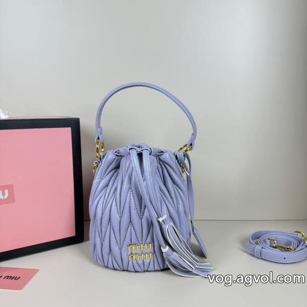 ブランド 偽物 激安 通販今年の正解大人気新作実用性は勿論MIUMIUバッグ