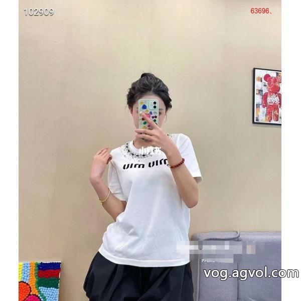 半袖Tシャツブランド コピー  MIUMIU清潔感のある肌見せ好感度が高いアイテム