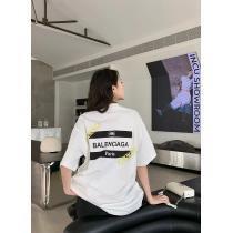 232026の大人コーデ洗練された魅力が光るbalenciaga偽物 ブランド半袖Tシャツ