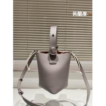 今季は色を使った注目新品今年大人気偽物 ブランド ショップバッグロエベ