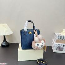 COACH偽 ブランド バッグ雑誌も街も人気アイテム愛用ブランド