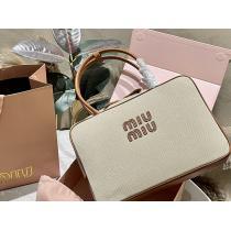 新作売切れ続出超カッコイイコピー 商品 販売MIUMIUバッグ