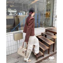 ブリーフケース魅力が光る暑い夏に軽やかな涼しげMIUMIUブランド コピー 販売 