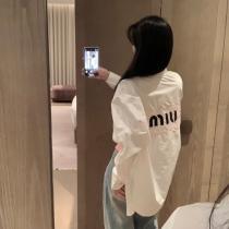 ブランド コピー 着払い高級感が溢れた視線を集めてMIUMIU長袖シャツ