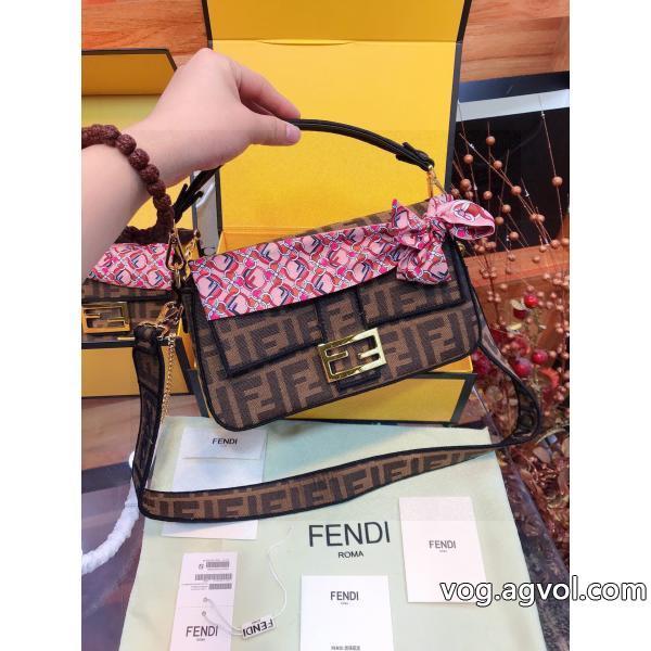 ブランド 偽物 激安人気ブランドストリートに溢れるウェアバッグFENDI