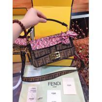 ブランド 偽物 激安人気ブランドストリートに溢れるウェアバッグFENDI
