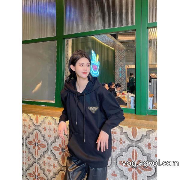 コピー 商品 販売パーカー使い勝手の良さ著名人愛用PRADA