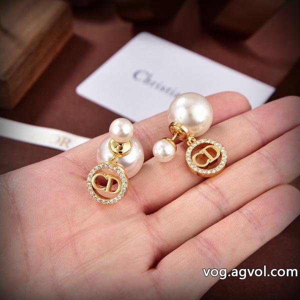 華やかな印象絶妙な抜け感イヤリングコピー 商品 ブランドDIOR