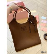 偽物 ブランド 販売最新トレンド2026年コレクション必需品バッグMIUMIU