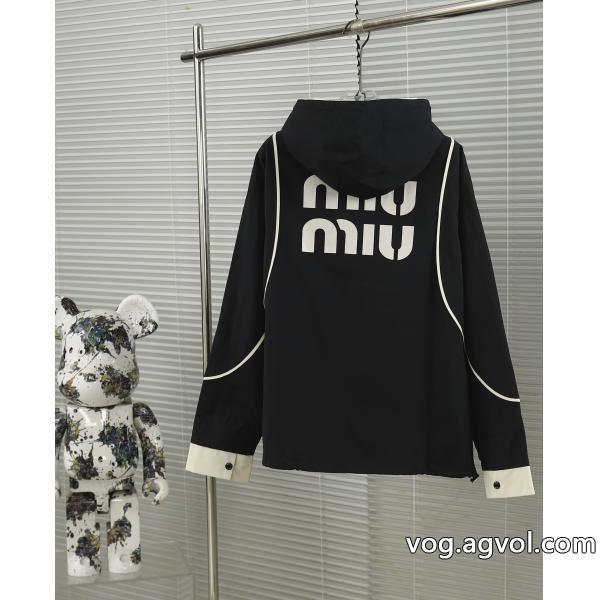 MIUMIUコートスーパー ブランド コピー海外限定著名人の着用