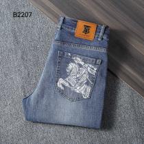 BURBERRYジーンズ絶大な人気を誇る柔らかい色調ブランド コピー ショップ