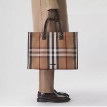 BURBERRYショッピングバッグ最新2026個性的なスタイリングブランド 偽物 激安 通販