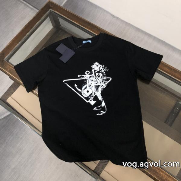 プラダコピー ブランド 通販新色入荷お洒落さんの愛用率が高い半袖Tシャツ