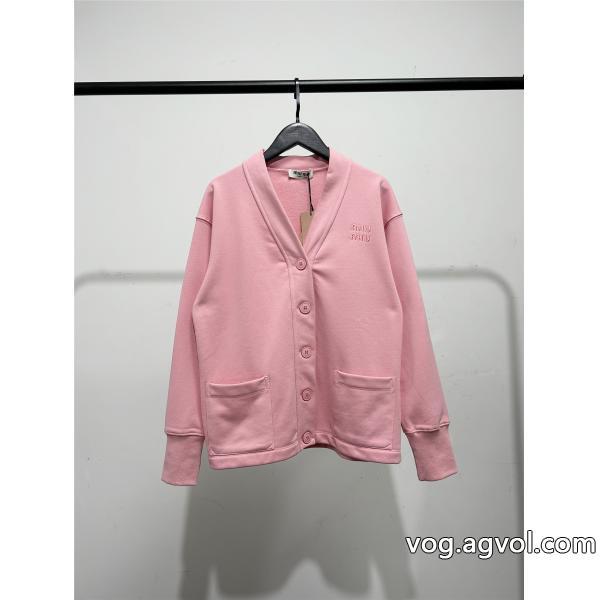 ブランド 偽物 激安 通販上品さ漂う気兼ねなく使えるコートMIUMIU