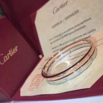 コピー ブランド腕輪CARTIER2026新作新品ロゴが美しい