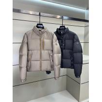 ダウンジャケットMONCLERブランド コピー 販売 元気な印象にトレンドスタイル
