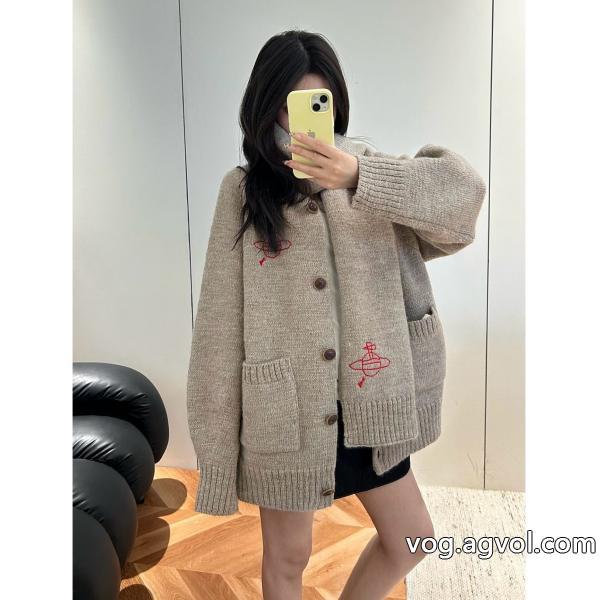 著名人の着用大人で素敵スーパー コピー ブランドコートVIVIENNE WESTWOOD