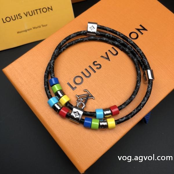 偽物 ブランド 激安夏の涼しい人気新作風合いが魅力LOUIS VUITTON腕輪
