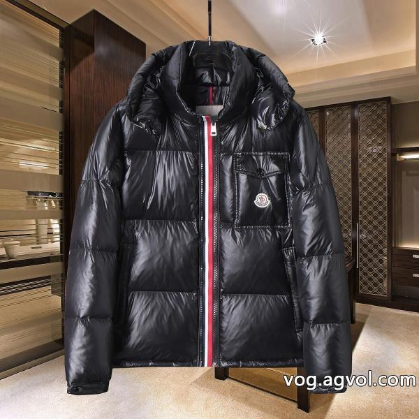 MONCLER圧倒的な人気今シーズン新作ダウンジャケットコピー 品 ブランド
