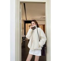 ダウンジャケットLOEWE今年らしい優秀アイテム上品な印象に格上げブランド フェイク