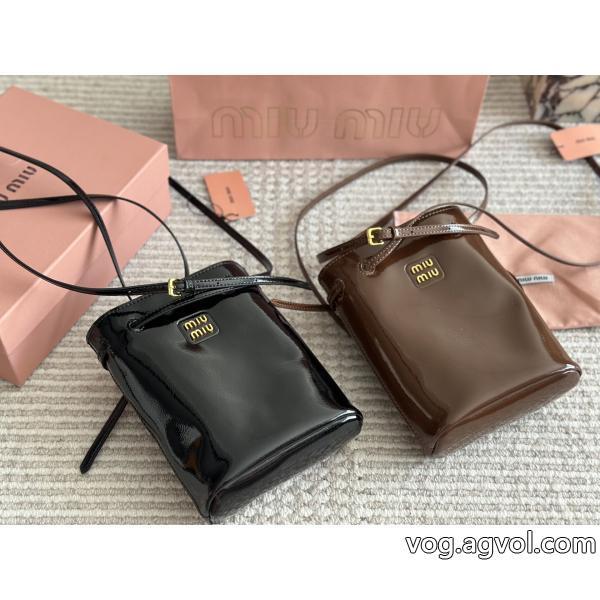 MIUMIUバッグ最安価格新品完売必須　限定SALEブランド 通販