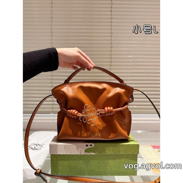 バッグLOEWEブランド 通販ゆったりシルエット流行の最前線