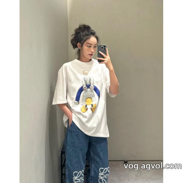 半袖TシャツLOEWEブランド コピー 激安根強い人気定番商品数量限定 VIP価格