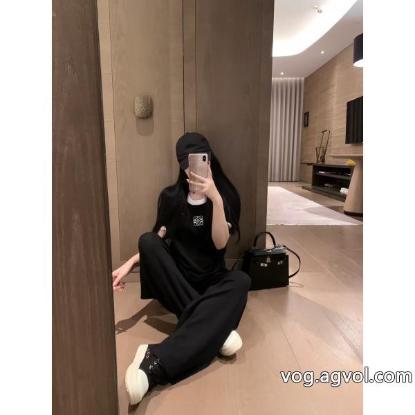 ブランド コピー 激安最安価格新品雑誌にも人気掲載アイテムセットLOEWE