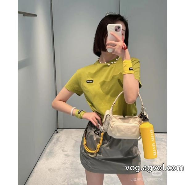 ブランド コピー 優良半袖TシャツMIUMIU爆発的人気定番が欲しい方