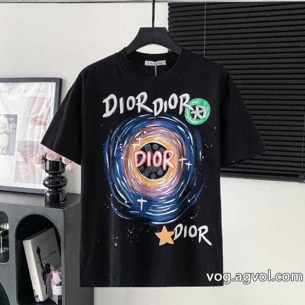偽物 通販 涼しげな印象の新作愛用セレブ多数ディオール半袖Tシャツ