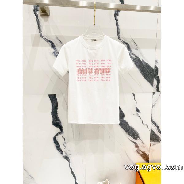 半袖TシャツMIUMIU偽 ブランド 販売夏らしい品格が漂う2026年夏最新作