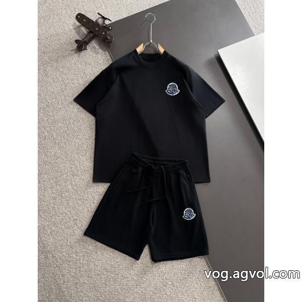 夏のフレッシュな気分に定番の人気商品MONCLERブランド コピー 販売セット