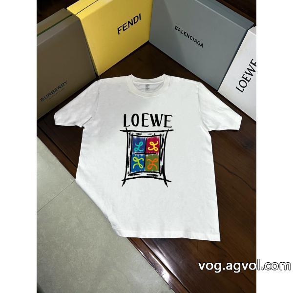 LOEWEブランド コピー  高級感も漂い暑い夏に軽やかな涼しげ半袖Tシャツ
