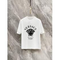 VERSACE新作愛用セレブ多数夏に必須の定番アイテム半袖Tシャツ偽物 通販 
