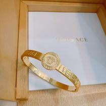 腕輪贅沢な逸品夏にぴったり限定アイテムブランド 偽物 激安VERSACE
