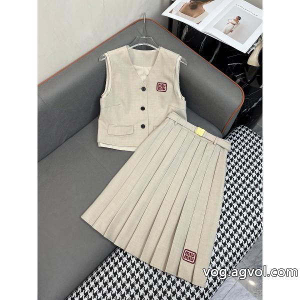 今季は色を使った注目新品新商品☆完売必至コピー ブランド 通販MIUMIUセット