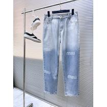 MIUMIU2026夏に意外と人気な新作完璧なシルエットジーンズ偽物 ブランド