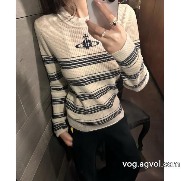 コピー ブランド 販売オフィスにも今シーズン新作VIVIENNE WESTWOODセーター
