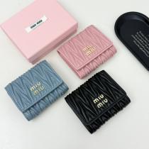 SS25完売必至速達便発送財布ブランド コピー 販売MIUMIU