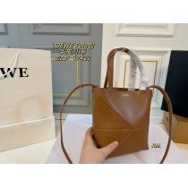 軽やかな素材感ハイセンスLOEWEブランド 偽物 通販バッグ