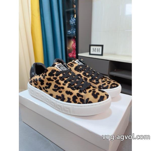 スニーカーコピー 商品 販売大注目日本未入荷お洒落さんの愛用率が高いVERSACE