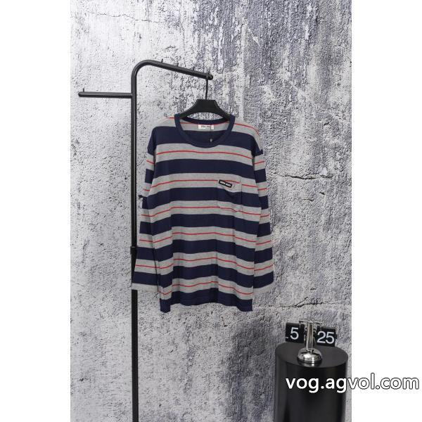 MIUMIUスーパー コピー 通販 優良長袖Tシャツ相性抜群のコンビ最新☆大人気☆話題沸騰