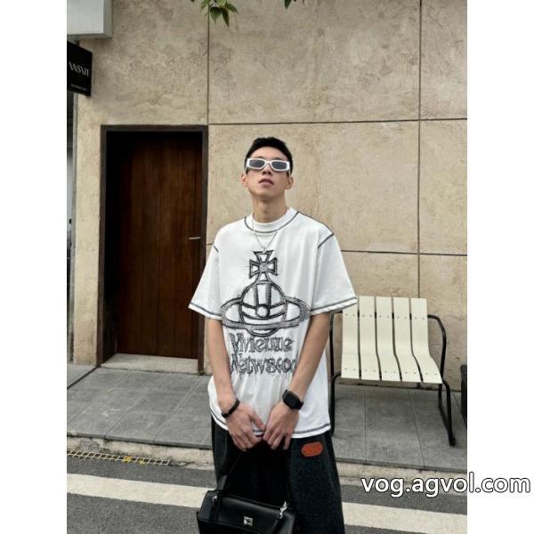 高級感のあるデザイン完売必至半袖TシャツVIVIENNE WESTWOODブランド 偽物