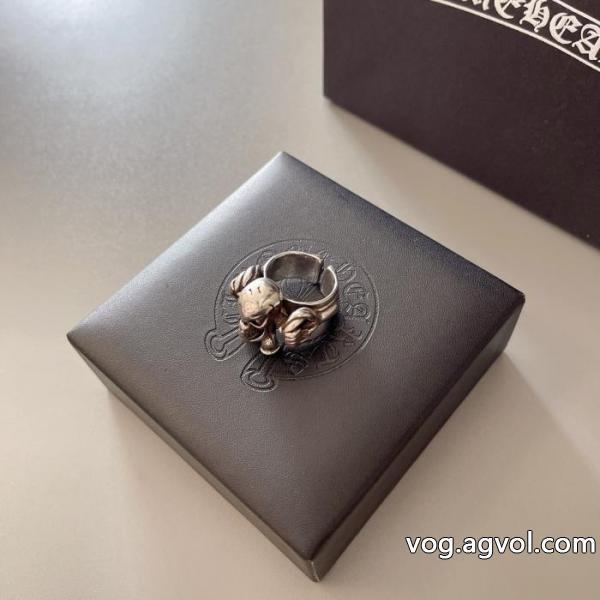 オーバーサイズ通勤スタイルCHROME HEARTSリングコピー ブランド 販売