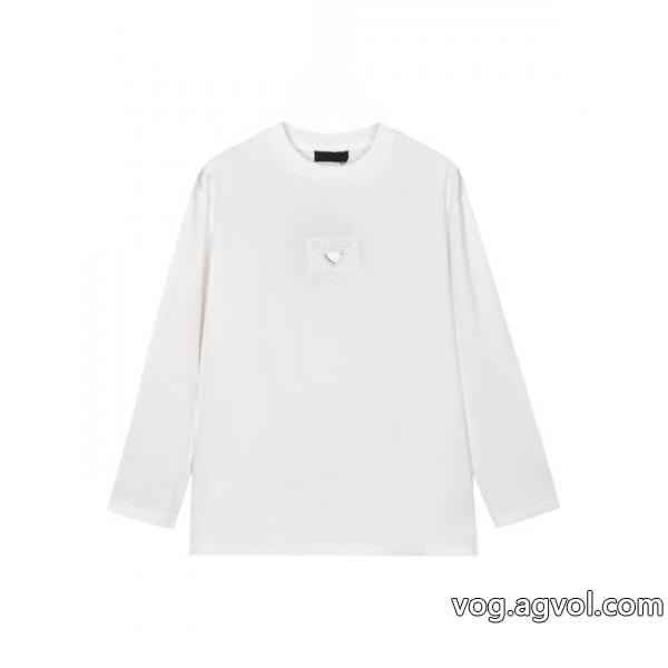 PRADA2026 Fw秋冬新作胸元メタル三角ロゴエンボスアルファベット男女同型ヘッダー丸首長袖Tシャツ