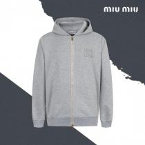 MIMIU胸元に布を貼ったアルファベットのフードコート