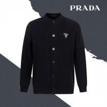 PAADAプラダ胸元の三角ボタン付きジャケットセーターのコート